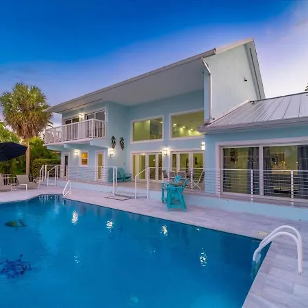 Aqua Vista- Luxury Waterfront Pool Home, 35' Dock!